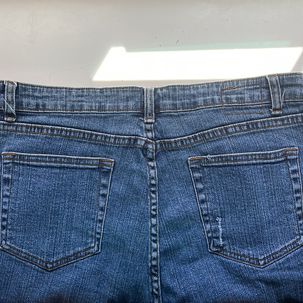 Parallel blue Jean capris with patchwork design - Picture 5 of 5